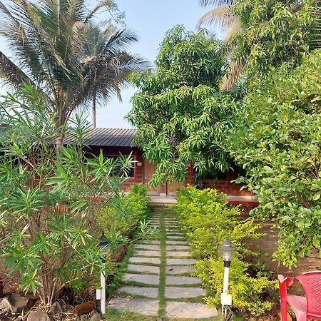 Prajakta Rest House Alībāg Rum bild
