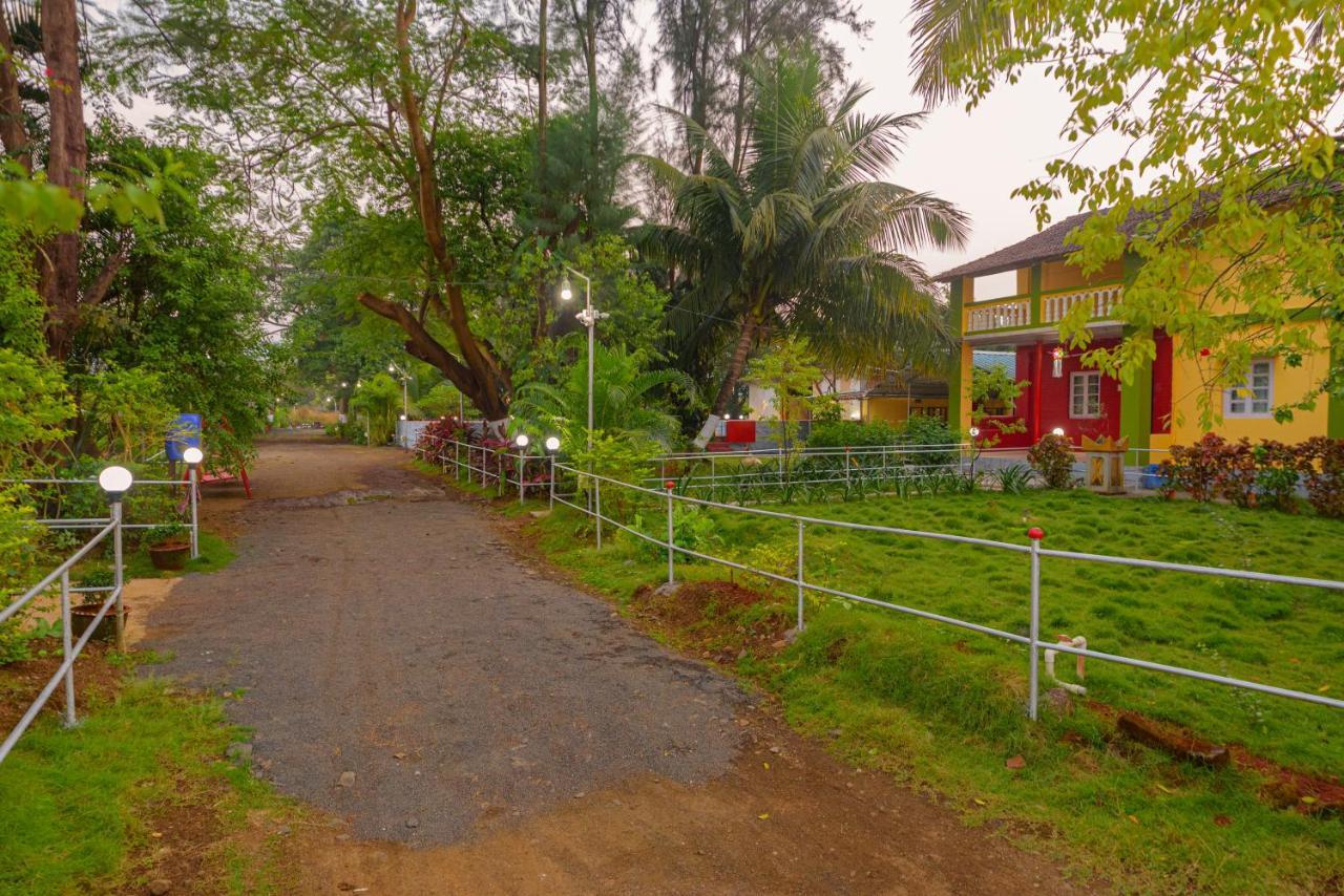 Prajakta Rest House Alībāg Exteriör bild