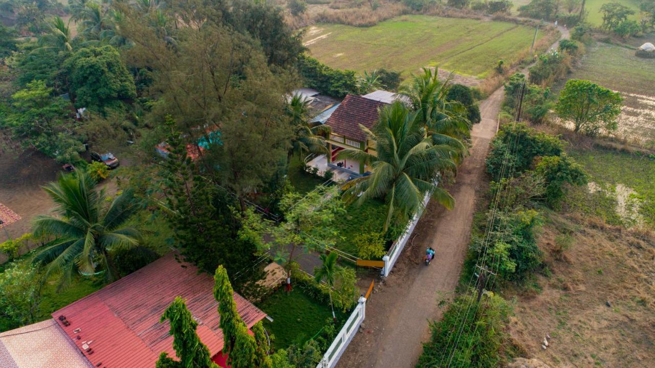 Prajakta Rest House Alībāg Exteriör bild
