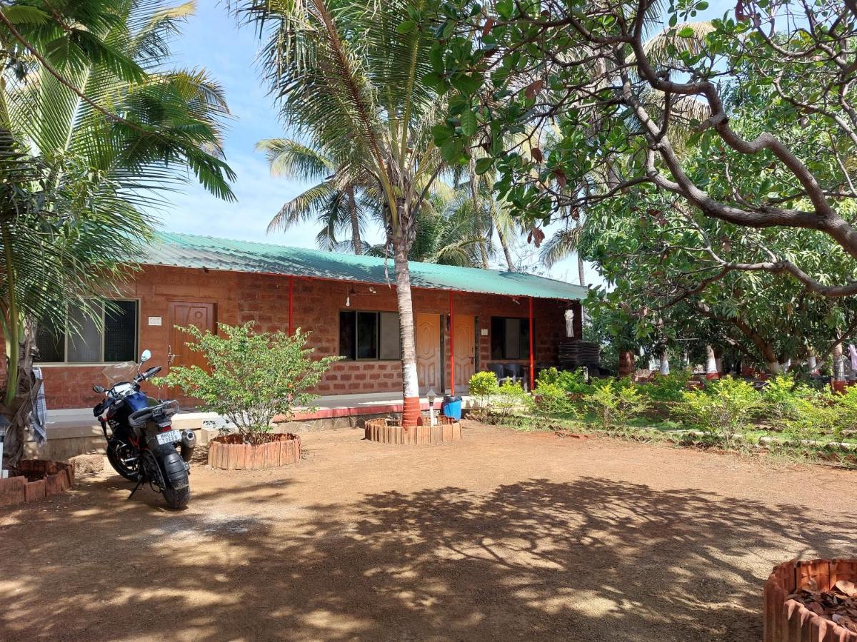 Prajakta Rest House Alībāg Rum bild