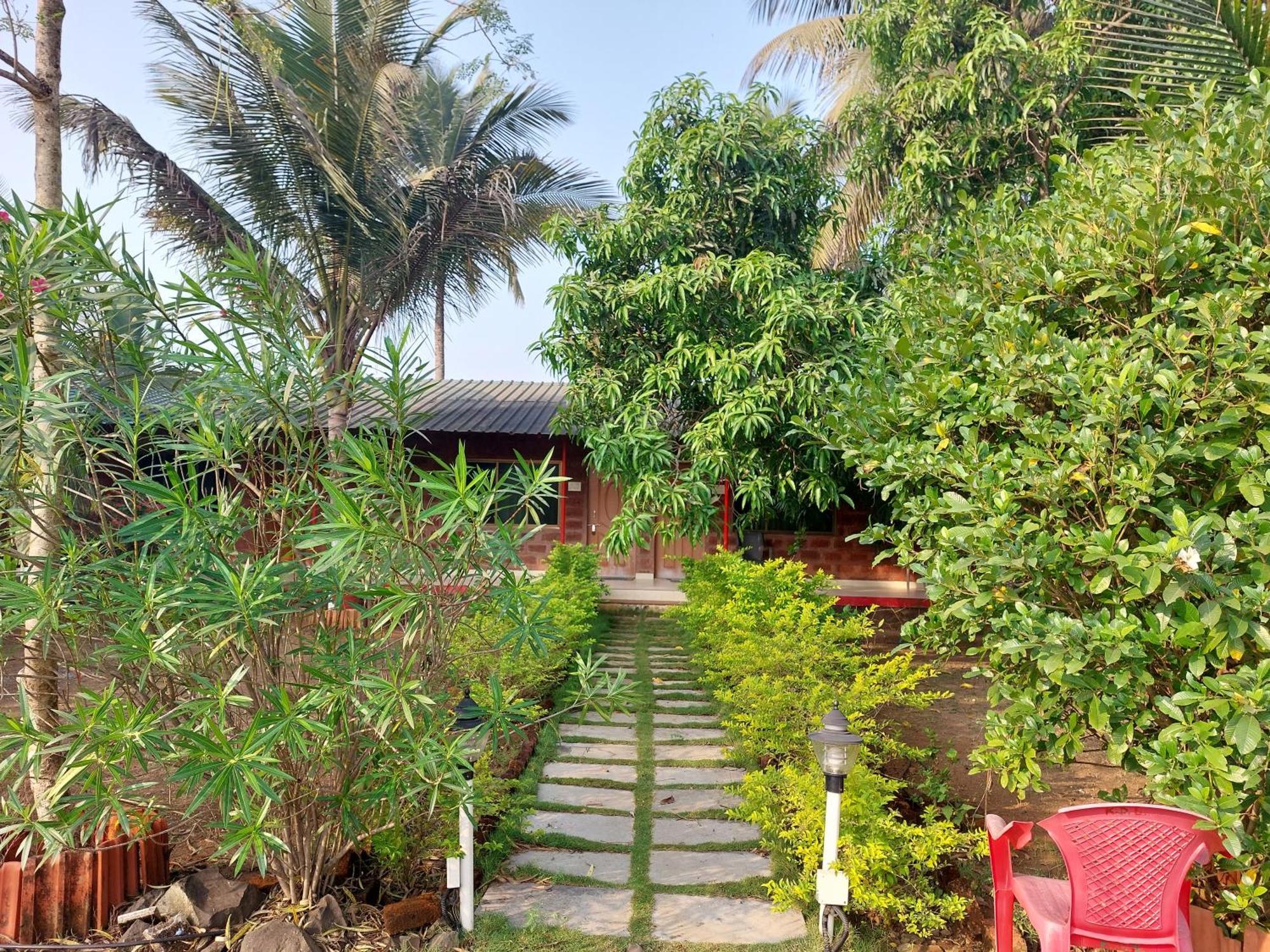 Prajakta Rest House Alībāg Rum bild