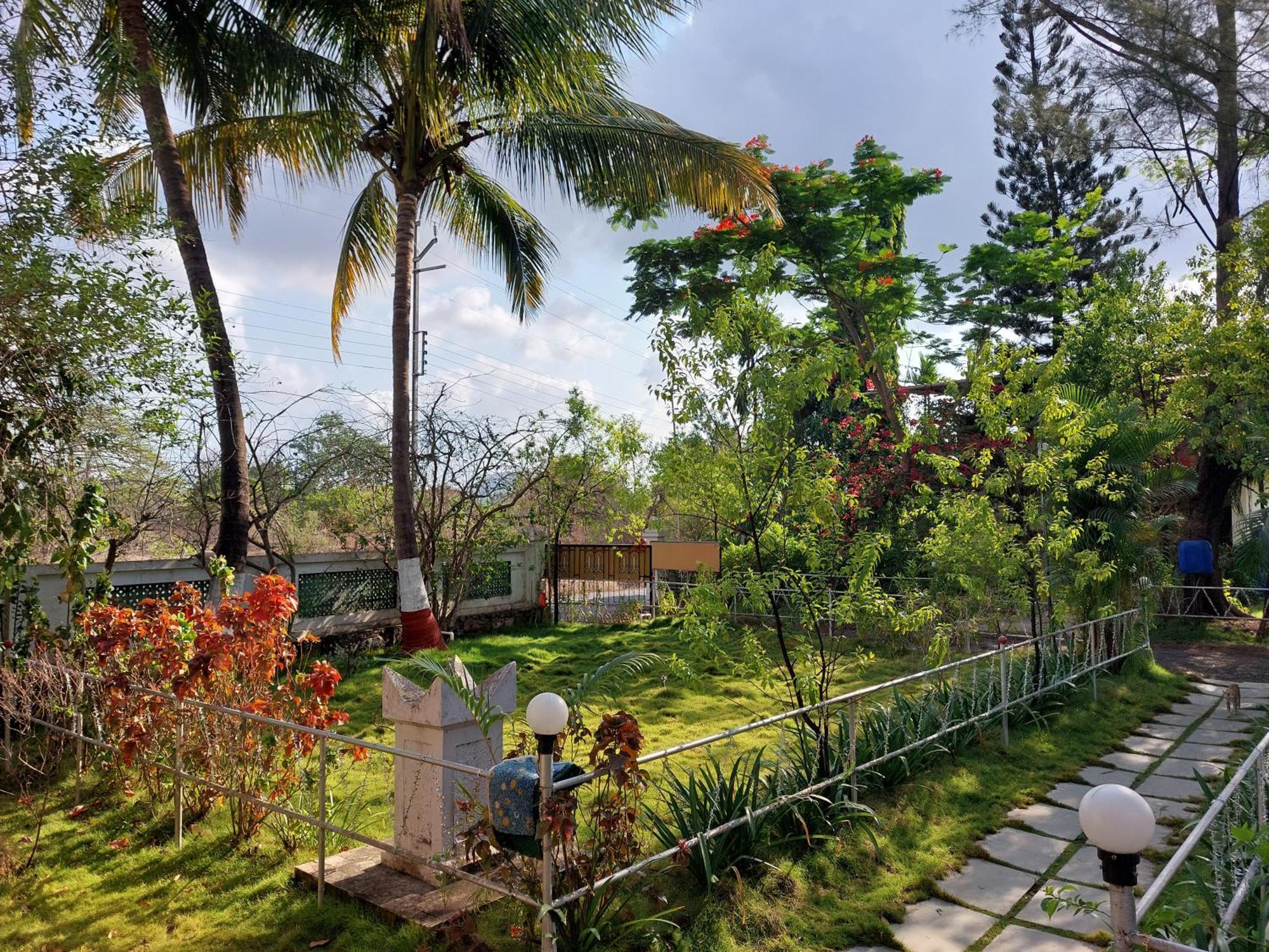 Prajakta Rest House Alībāg Rum bild