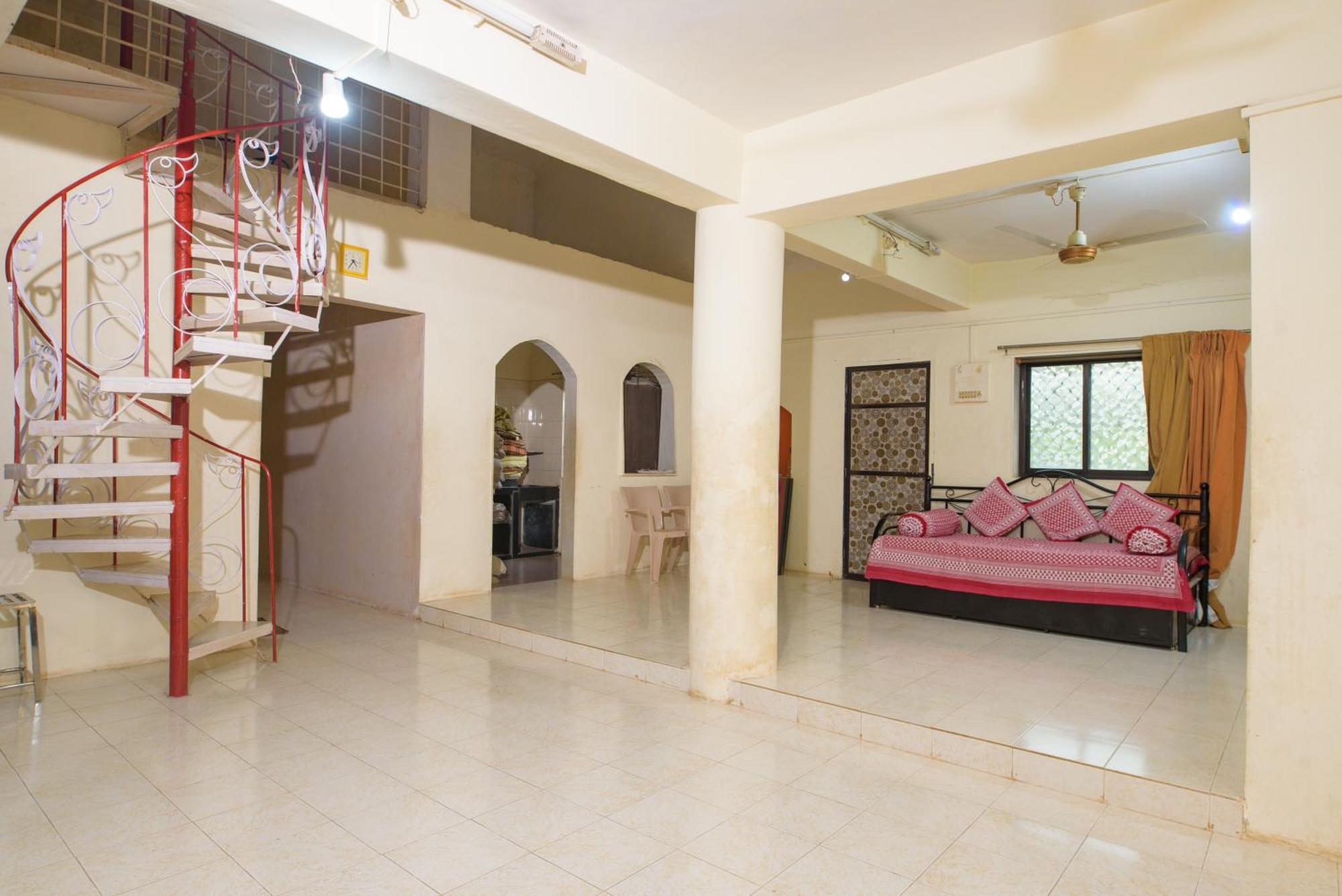 Prajakta Rest House Alībāg Rum bild